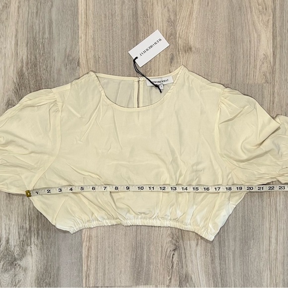 NWT WeWoreWhat Ruffle Short Sleeve Ivory Crop Top Blouse Keyhole Back Size L - Picture 3 of 8